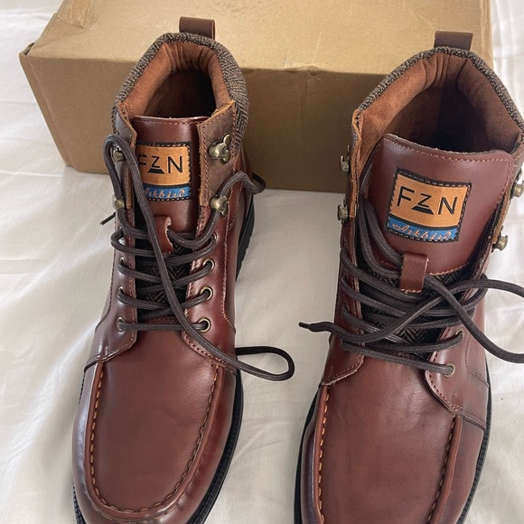 New in the box Arkbird boots - Picture 12 of 13